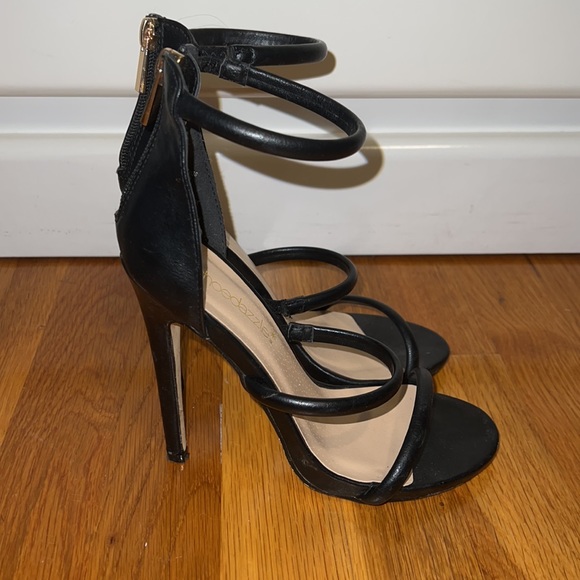 Sylvana Black Heels - Picture 5 of 7